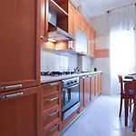 Guesthost - Bright Near The Sea With Parking דירה *